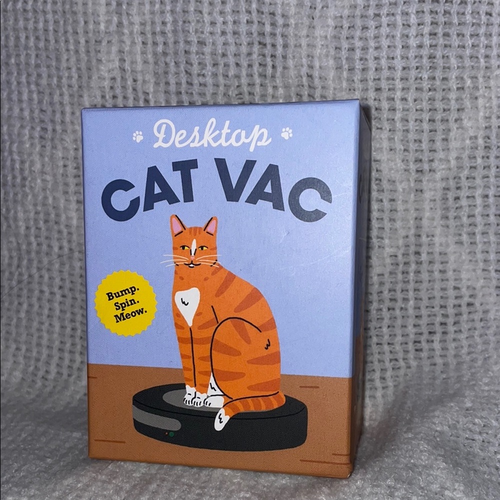NIB Desktop Cat Vac. BUMP - SPIN - MEOW.